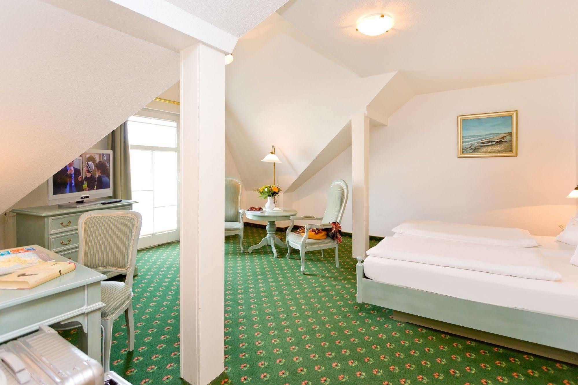 Hotel Villa Neander Binz Esterno foto