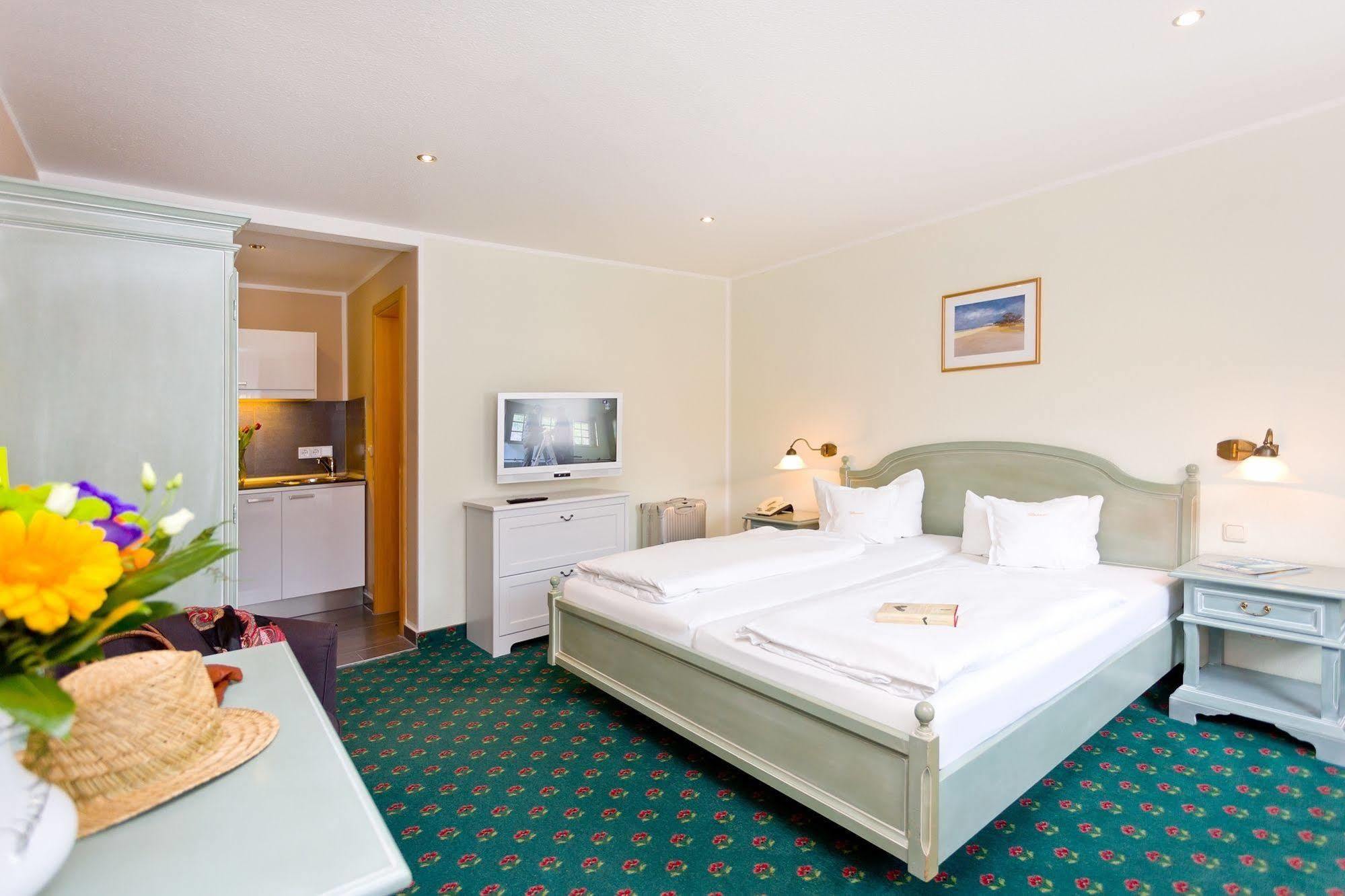 Hotel Villa Neander Binz Esterno foto