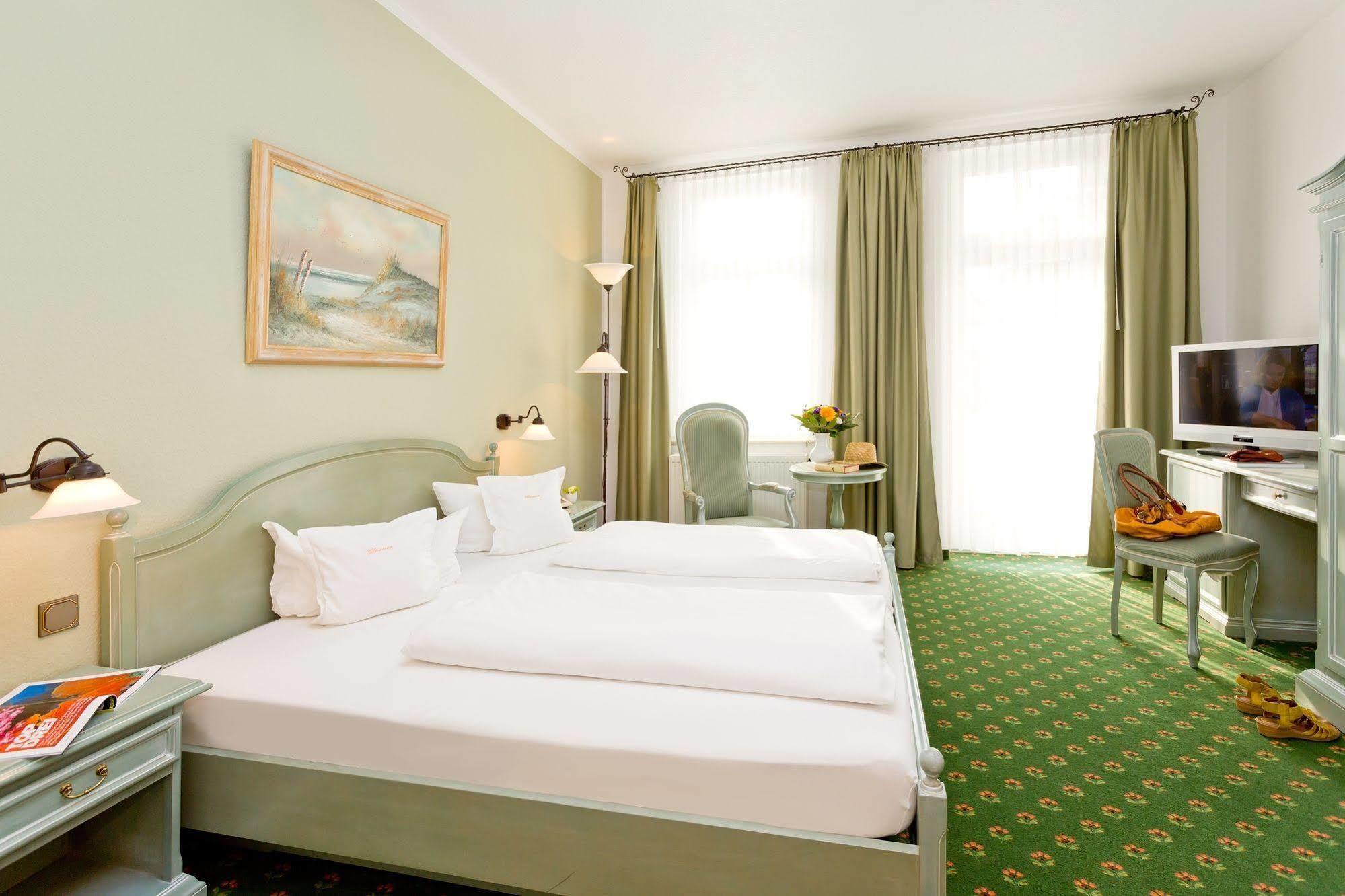 Hotel Villa Neander Binz Esterno foto
